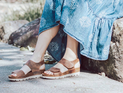 BROWN LEATHER SANDAL